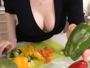 Chọc ngoáy cho em ứa nhớt âm đạo, rên la thảm thiết