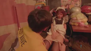 Tình cờ thấy má của bạn thân trên ứng dụng tìm phi công trẻ