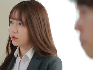 Cấp trên tranh thủ đè nện Cô vợ cậu nhân viên cấp dưới khi đến nhà nhậu say