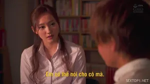 Em gái dễ dãi cho lũ bạn địt tập thể vào lồn